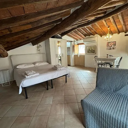Appartamento La Casa Del Galletto - At The Of The *