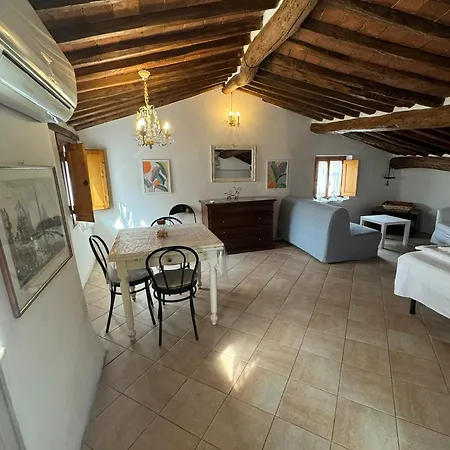 La Casa Del Galletto - At The Of The * Lucca