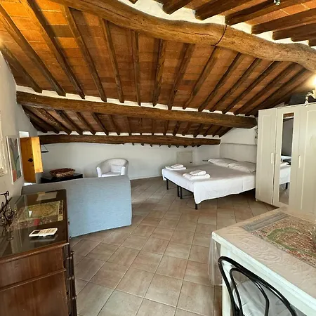 La Casa Del Galletto - At The Of The Appartamento *